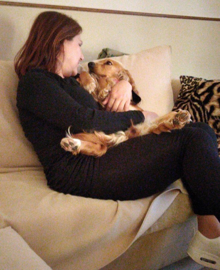 "Po wieloletnim strachu przed psami, mojej mamie wreszcie udało się go przezwyciężyć. To ona i mój pies."