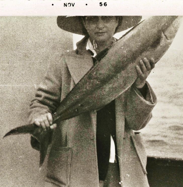 "Moja babcia i złapany przez nią tuńczyk, 1956"