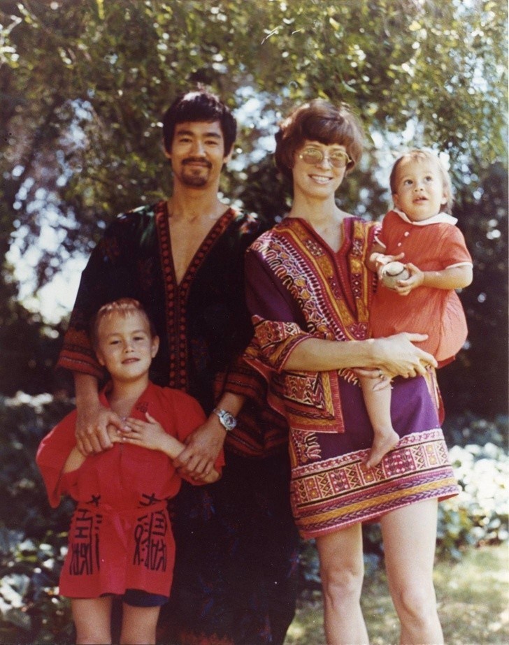 3. Bruce Lee z rodziną