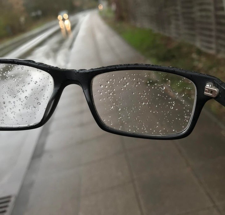 9. "Nienawidzę nosić okularów podczas deszczu."