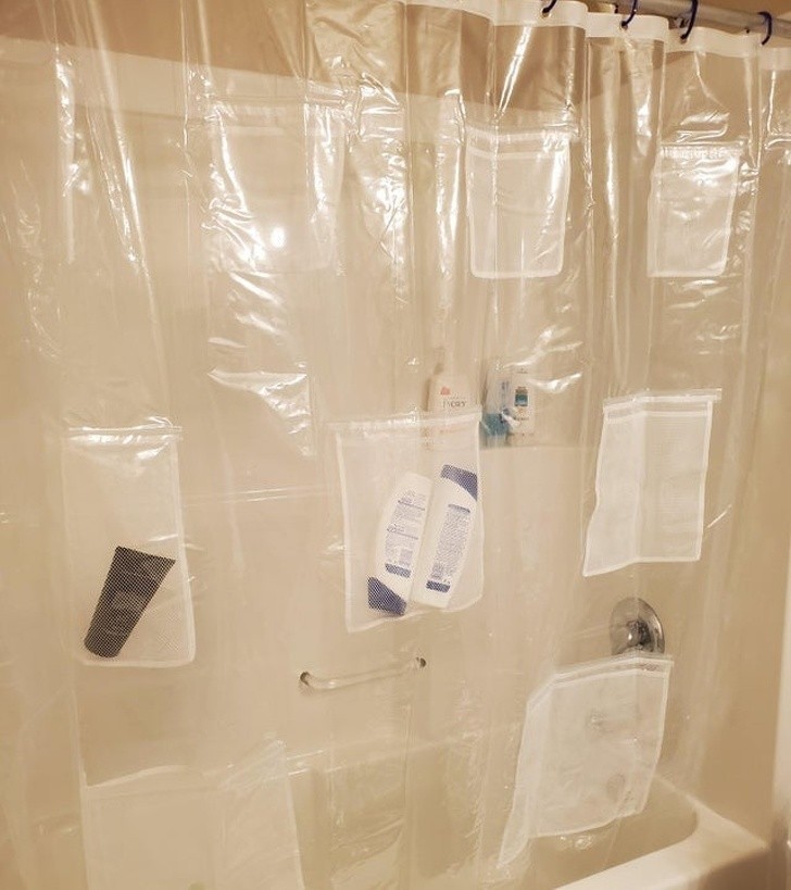 1. Plastikowa zasłona prysznicowa