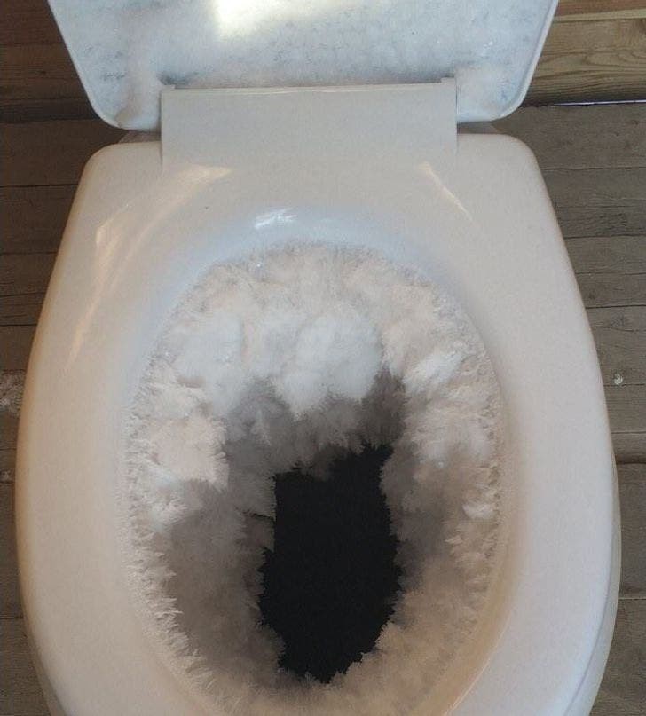 Wyobraźcie sobie konieczność skorzystania z tej toalety na Syberii...