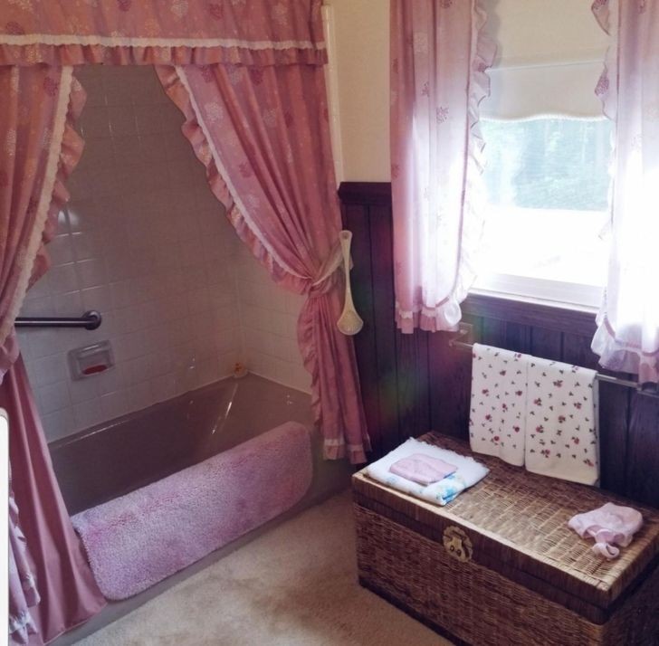 „Sprzątam dom tej 92-letniej pani, a jej łazienka to moje ulubione pomieszczenie. Te dywany i cała reszta...”