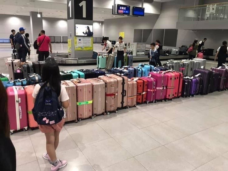 10. Obsługa na japońskich lotniskach segreguje bagaże wedle koloru, aby pasażerowie mogli łatwiej zlokalizować swoje walizki.