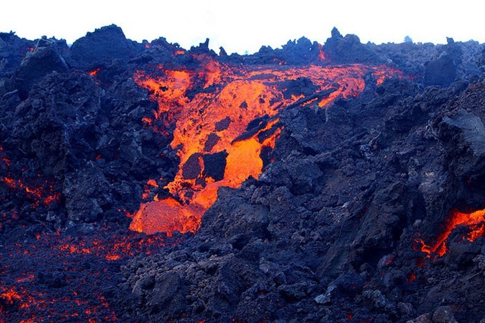 Na Islandii znajduje się około 130 wulkanów, a mniej więcej 30 jest czynnych.