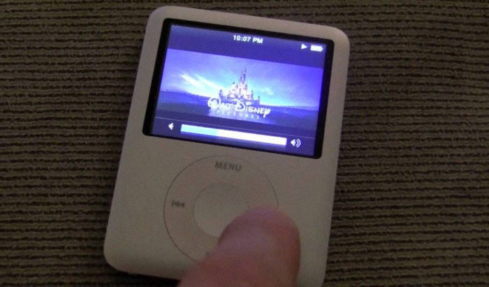 Oglądanie filmów na malutkich ekranach iPodów