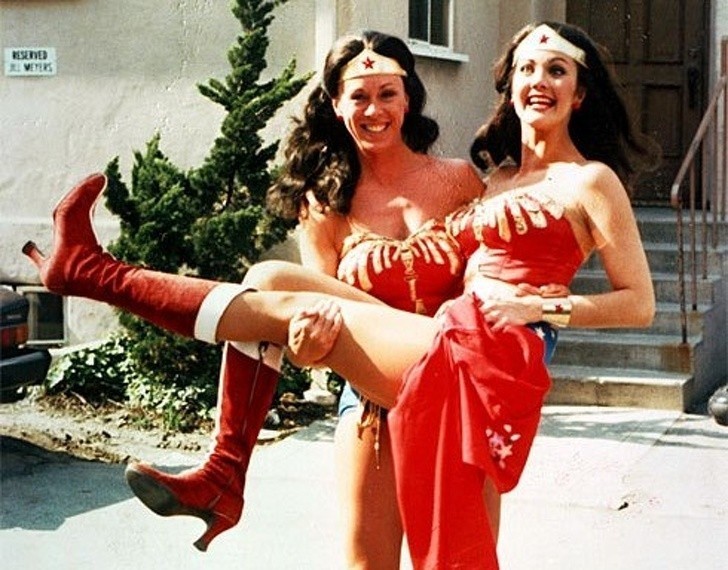 6. Lynda Carter i Jeannie Epper — Wonder Woman