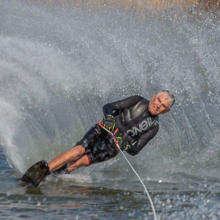 "Mój 91-letni dziadek na nartach wodnych"
