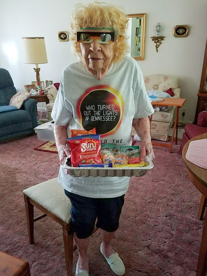"Moja 101-letnia sąsiadka była przygotowana na zaćmienie."