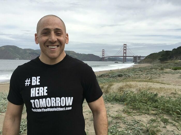 W 2000 roku, Kevin Hines usiłował popełnić samobójstwo skacząc z mostu Golden Gate. Przetrwał, a dziś jest ambasadorem  organizacji zapobiegającej samobójstwom.