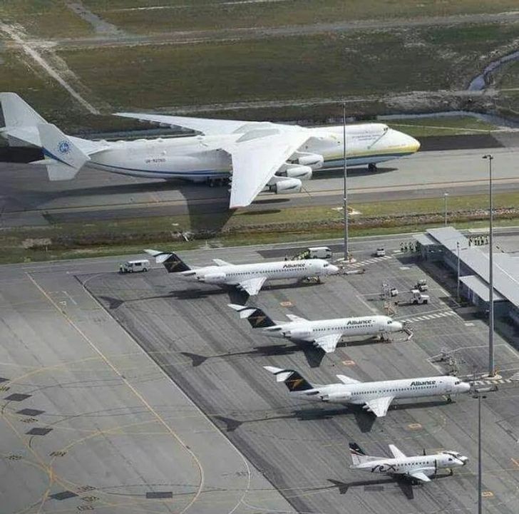 16. Różnica między największym samolotem na świecie a zwyczajnymi samolotami