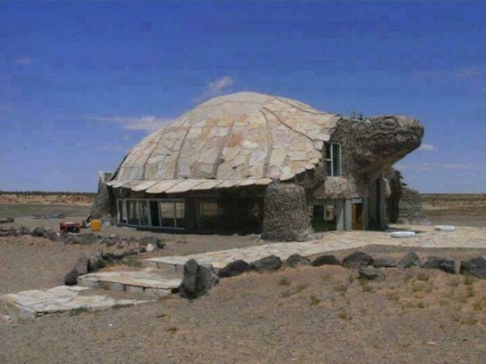 Budynek w kształcie żółwia