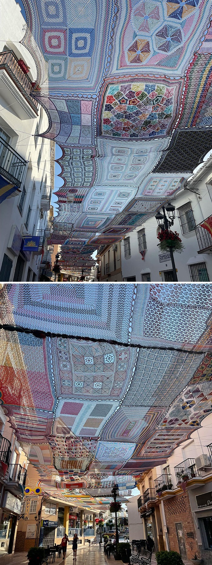 "Kobiety w południowej Hiszpanii tworzą te dywany i rozwieszają je nad ulicą."