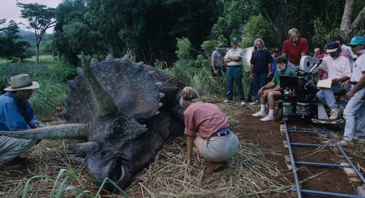 Laura Dern, Sam Neill ir Steven Spielberg „Jurassic Park“ filmavimo aikštelėje