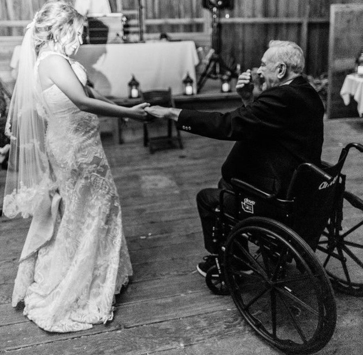 1. "Ostatnim celem w życiu mojego dziadka było zatańczenie z moją żoną podczas naszego wesela. Zmarł 2 miesiące później."