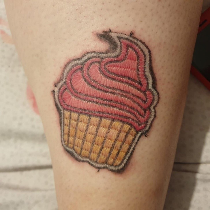14. "Chciałam tatuaż, który podkreśliłby moje dwie miłości - szycie i pieczenie."