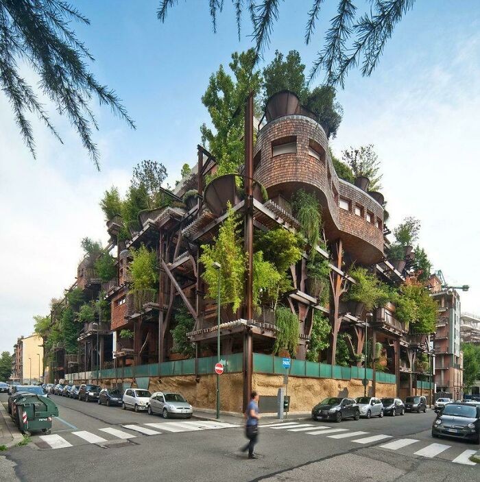 Kompleks apartamentów w Turynie, wewnątrz którego rośnie 150 drzew