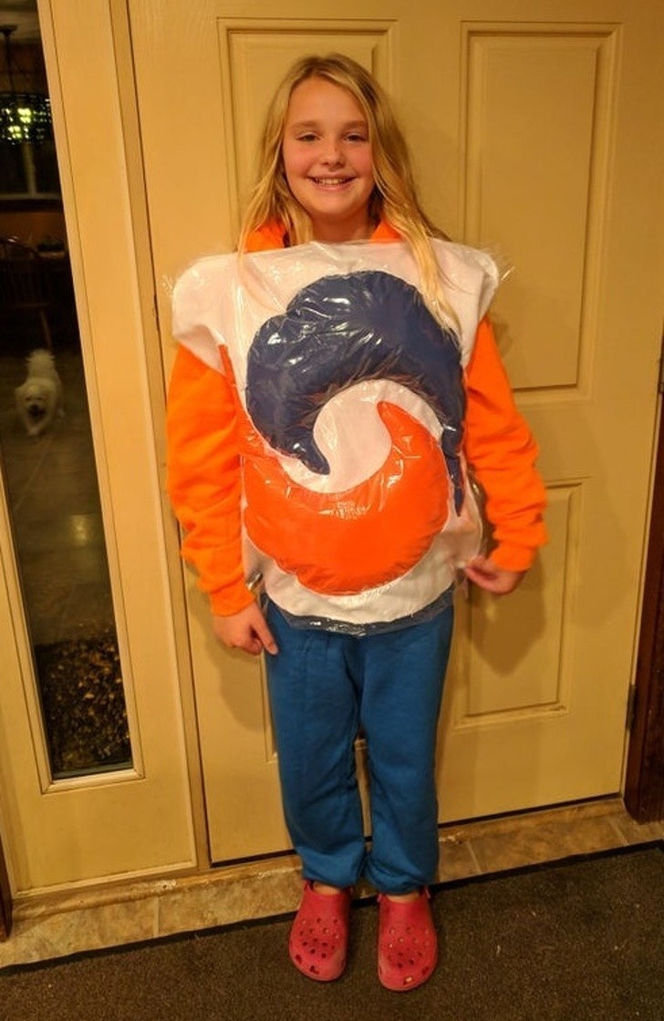 5. "Moja córka postanowiła zostać kapsułką detergentu Tide na Halloween."