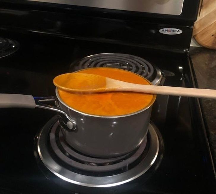 3. "Mój mąż nie zgadza się by przelać jego zupę do większego garnka."