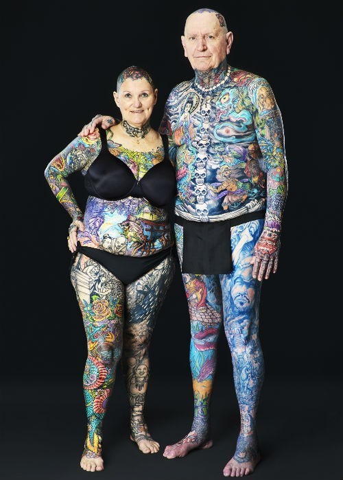 12. Charlotte Guttenberg yra labiausiai tatuiruota moteris istorijoje.  Tatuiruotės užima 98,75% jos kūno paviršiaus