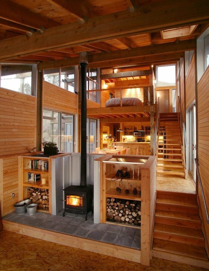 16. Sypialnia nad kuchnią i jadalnią - przytulny klimat i oszczędzanie miejsca w jednym. Idaho, Stany Zjednoczone