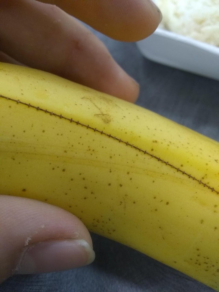 12. "Mój banan wygląda jakby miał szwy."