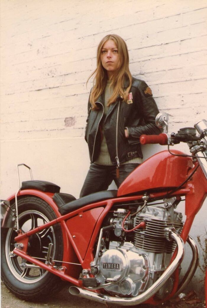 1. "Moja mama w '83. To ona zbudowała ten motocykl."
