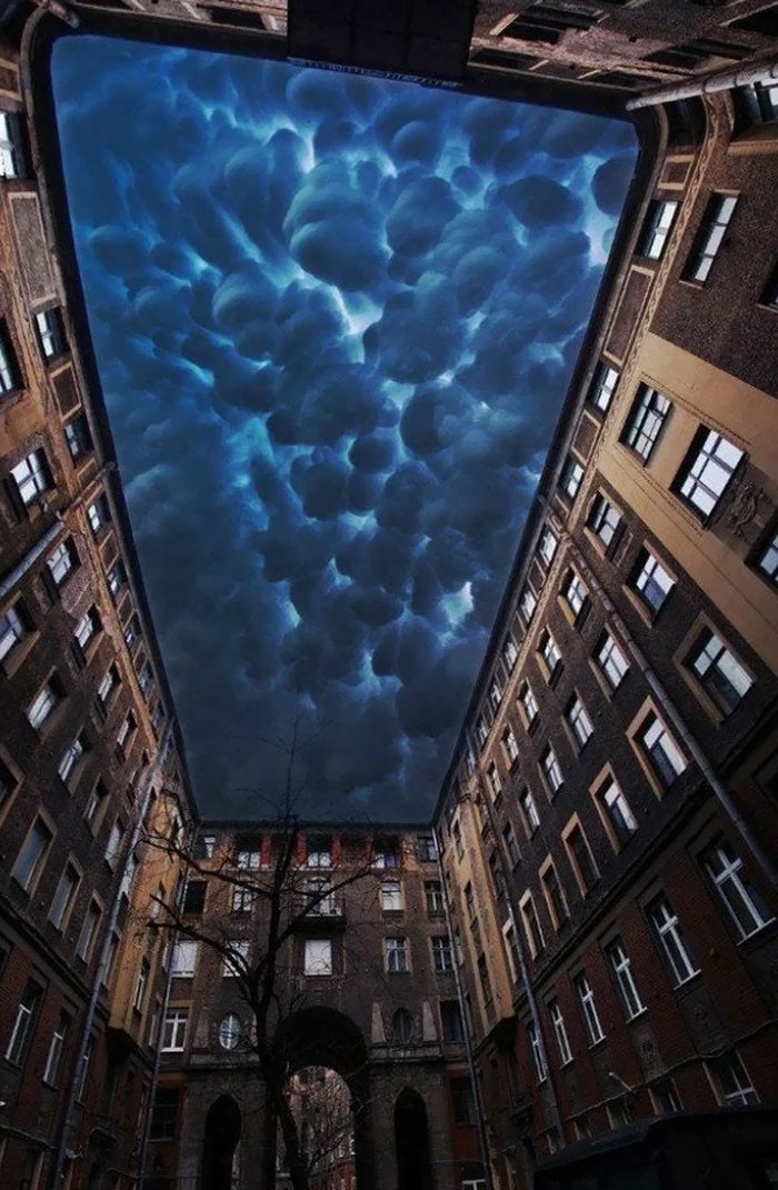 "Chmury nad Petersburgiem"