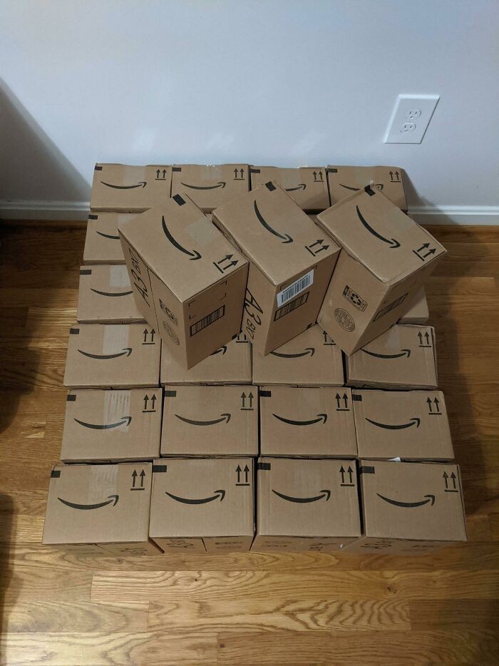 "Kupiłam 27 książek z Amazona w jednym zamówieniu. Przysłali je zapakowane w osobne pudełka."