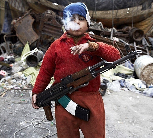 17. 7-letni syryjski rebeliant.