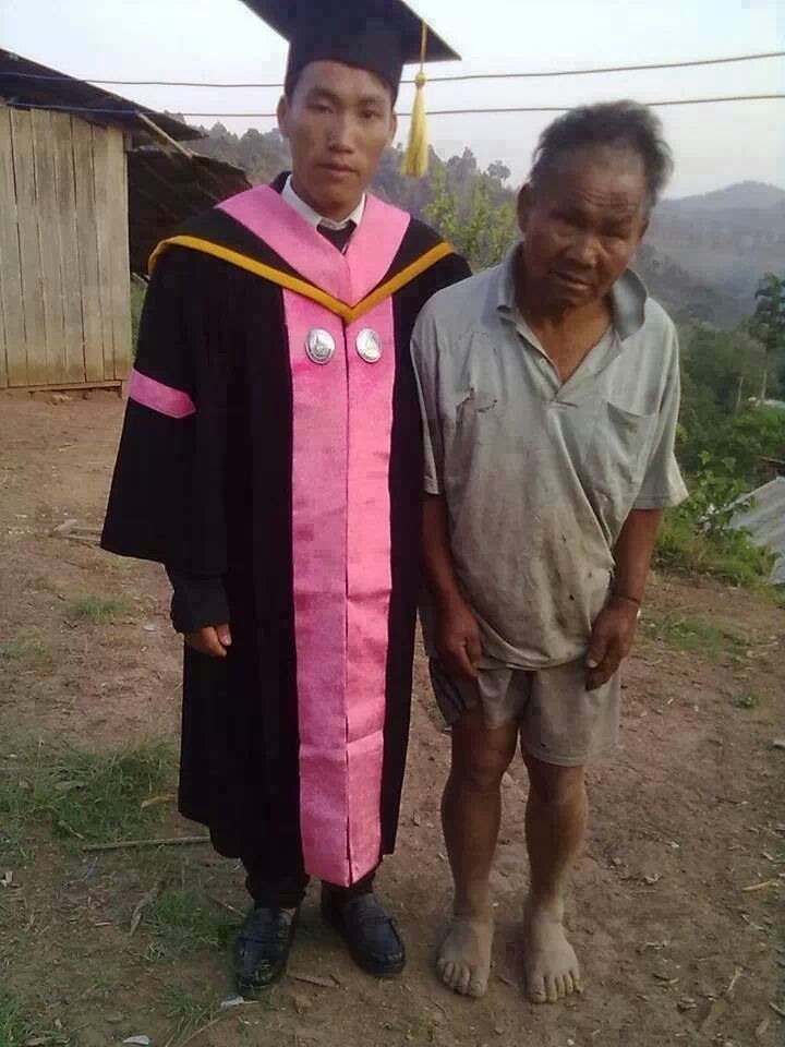 24. Syn biednego farmera ukończył studia.