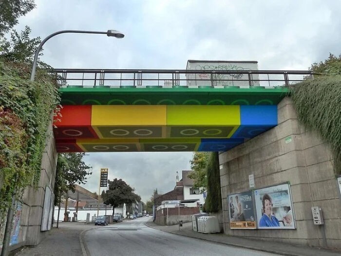 5. Most w Niemczech pomalowany, by przypominać klocki LEGO