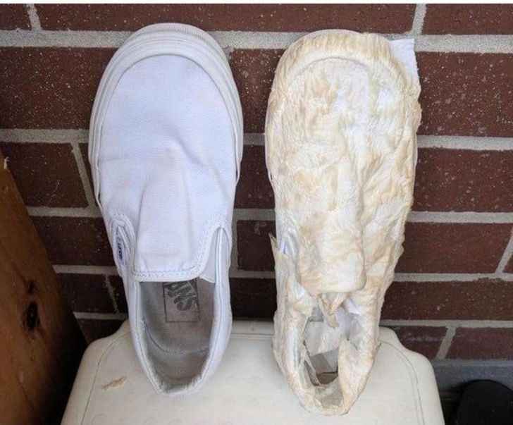 "Po wypraniu białych butów pokryj je papierem toaletowym i pozostaw do wyschnięcia. Dzięki temu unikniesz żółtych przebarwień na powierzchni obuwia."
