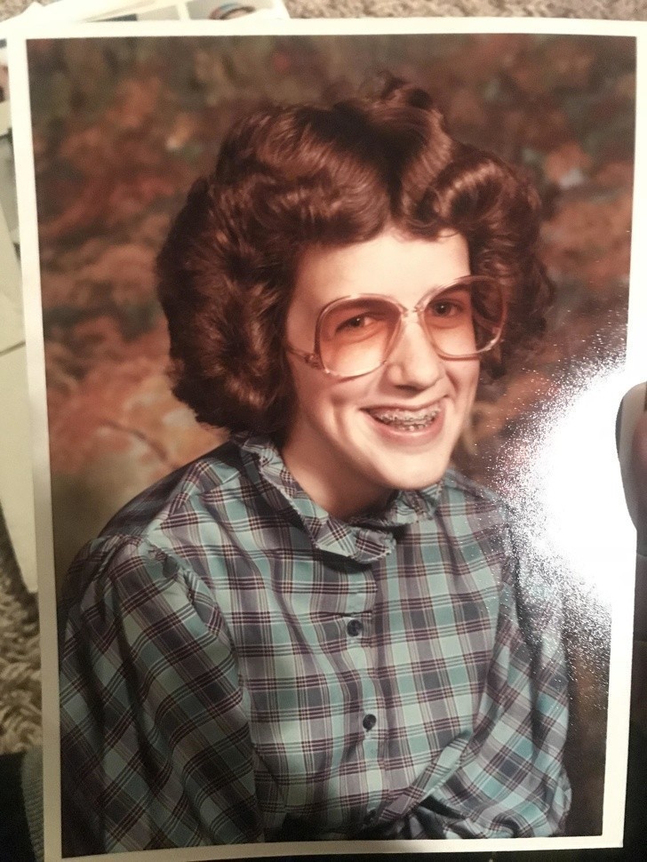 11. "Moja mama w 8 klasie, w latach 80. Prawdziwa ikona stylu..."