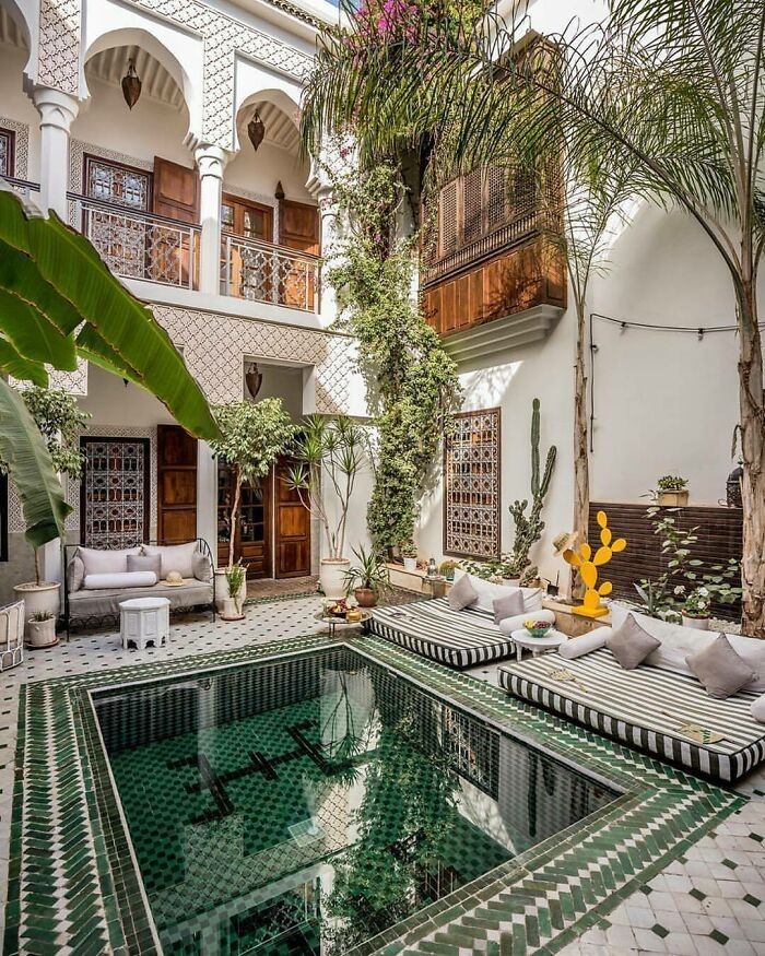 Basen w prywatnym hotelu Riad Yasmine, Maroko