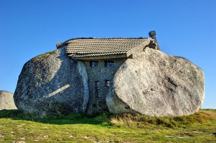 Casa do Penedo (kamienny dom), Portugalia
