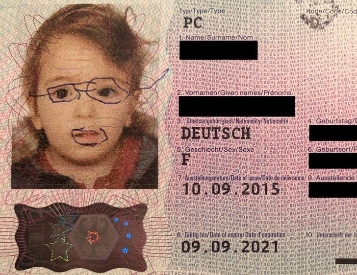 4. "Moja siostra porysowała swój paszport."