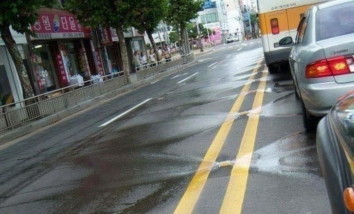 7. W Korei Południowej, deszczówka przechowywana jest przez system hydrauliczny, aby zostać później wykorzystana do mycia ulic.