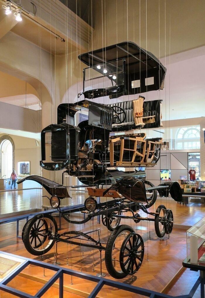 Rozłożony model Forda T w muzeum innowacji im. Henry'ego Forda