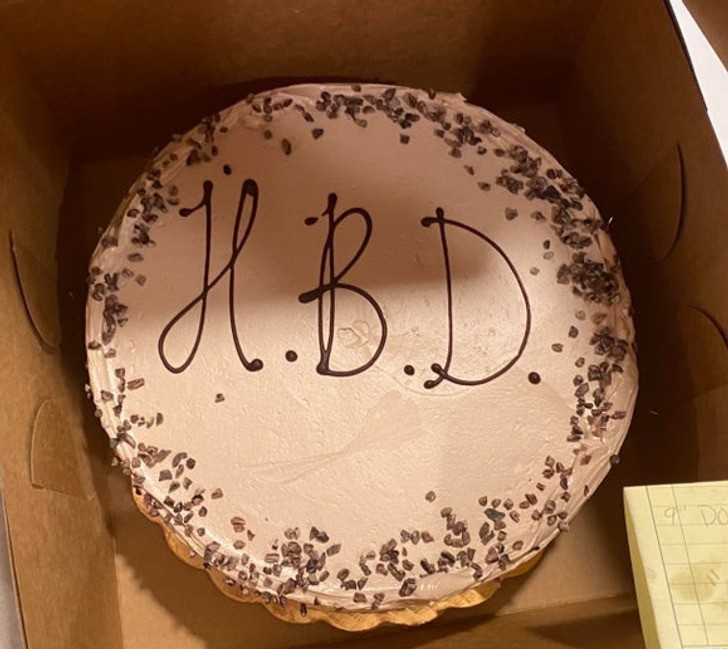 "Zamówiliśmy tort z napisem Happy Birthday. Otrzymaliśmy to."