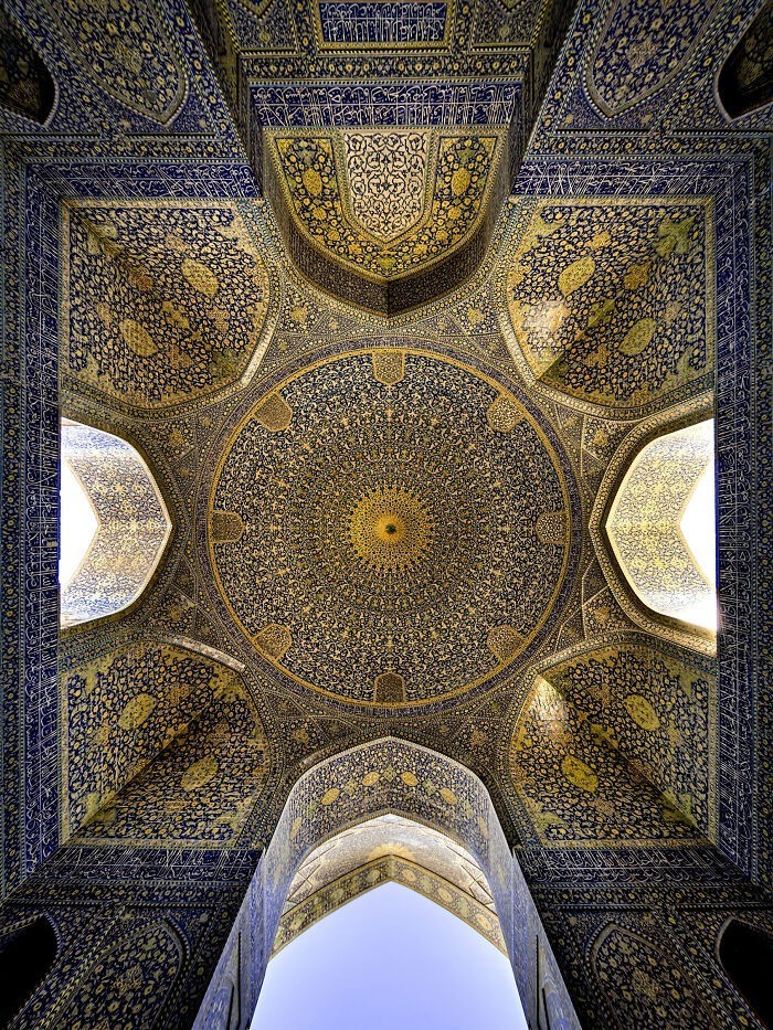 14. Sklepienie Meczetu Królewskiego w Isfahanie, Iran
