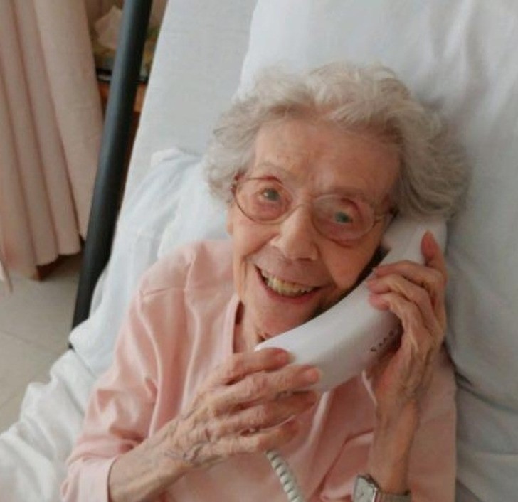 "Moja urocza 97-letnia babcia jest tak szczęśliwa, gdy rozmawia z moją mamą przez telefon."