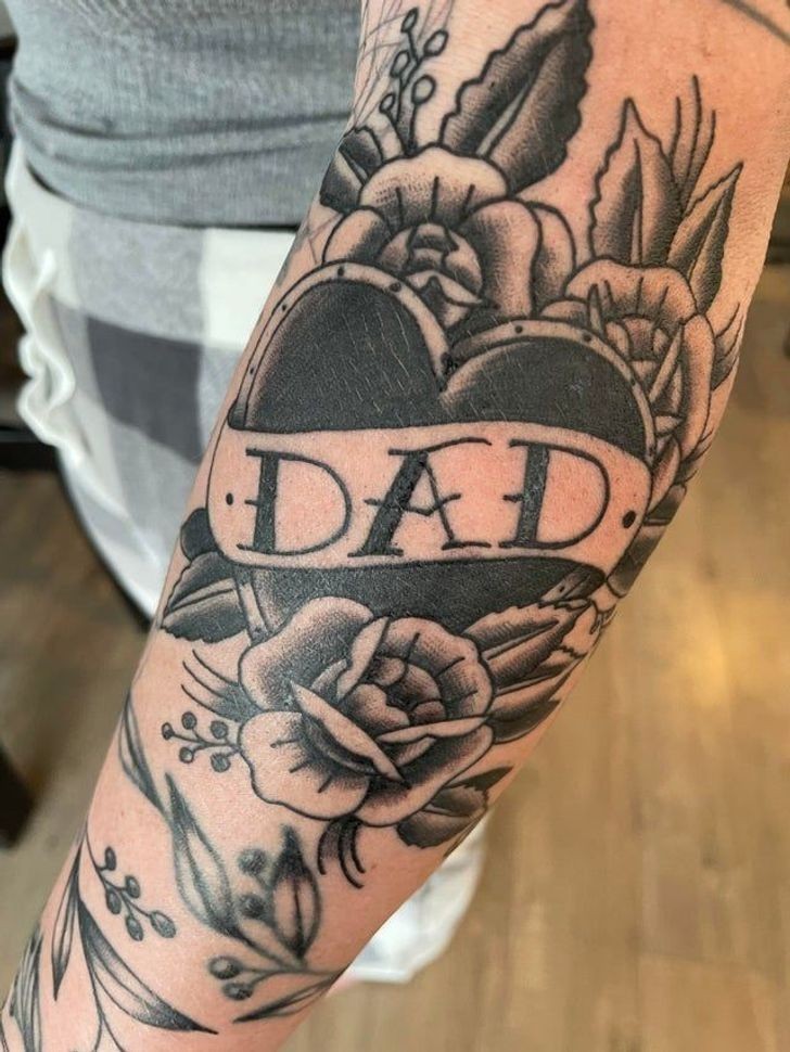 10. "Po wielu latach, oficjalnie adoptowałem moją przybraną córkę. Zaskoczyła mnie tym tatuażem. Jestem dumny i szczęśliwy."