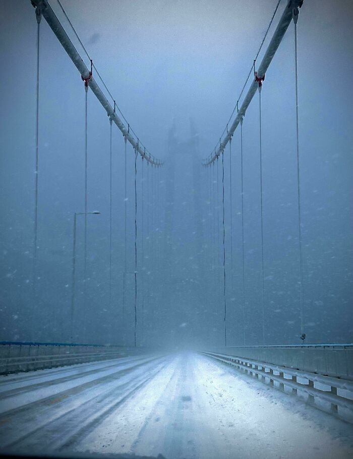 "Moje zdjęcie mostu w trakcie opadów śniegu"