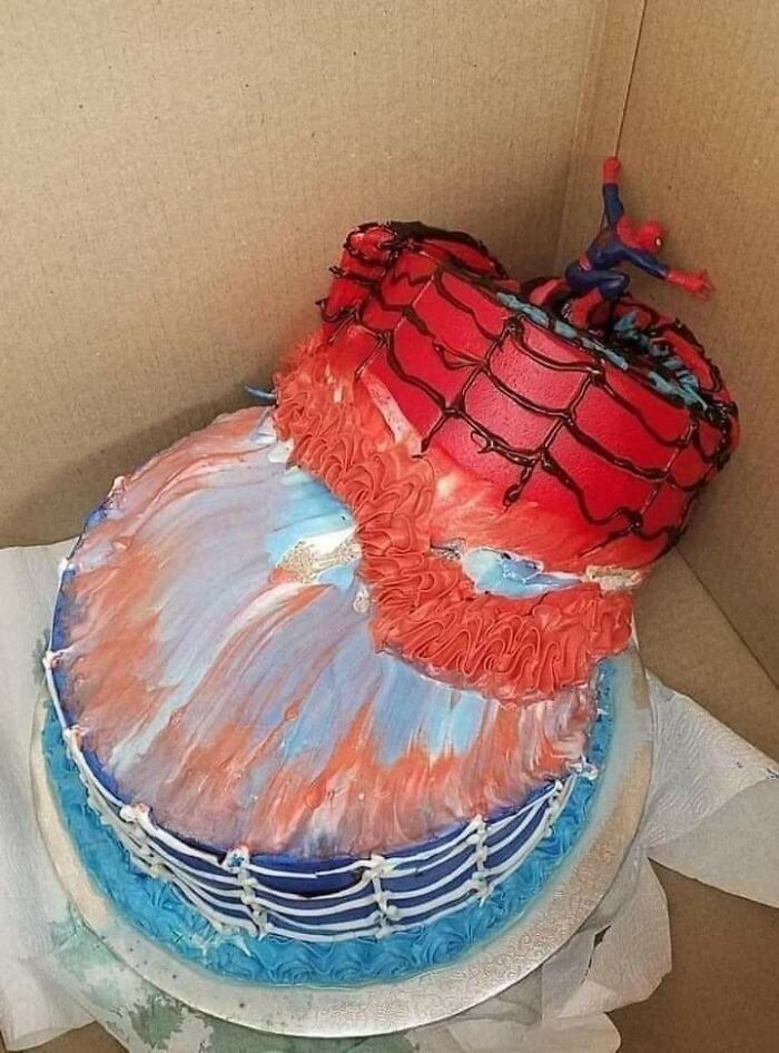 Spider-Man ratujący swój własny tort