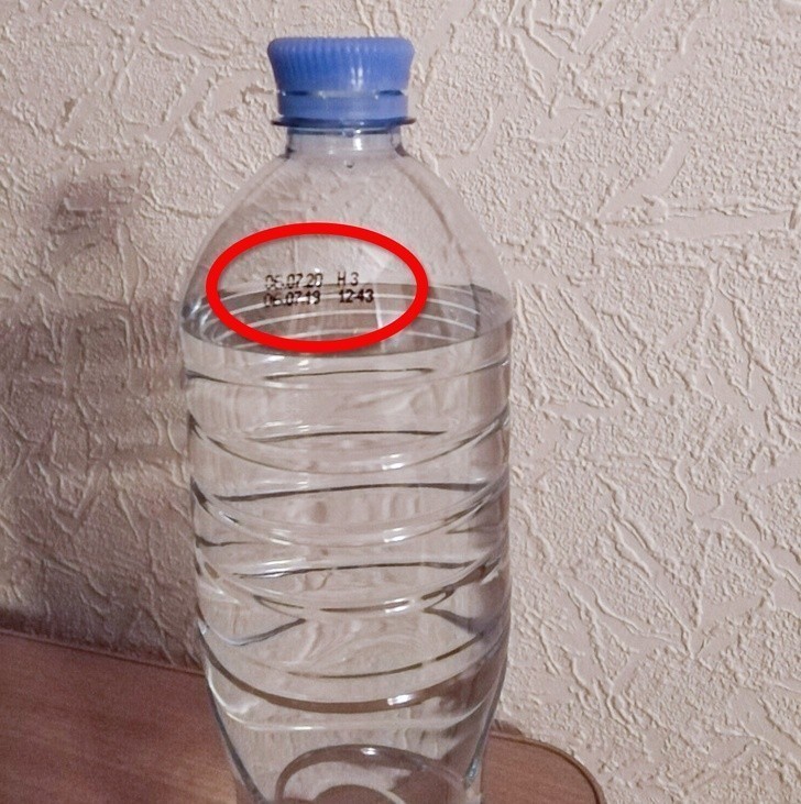 7. Data ważności na butelkowanej wodzie dotyczy butelki, a nie samej wody