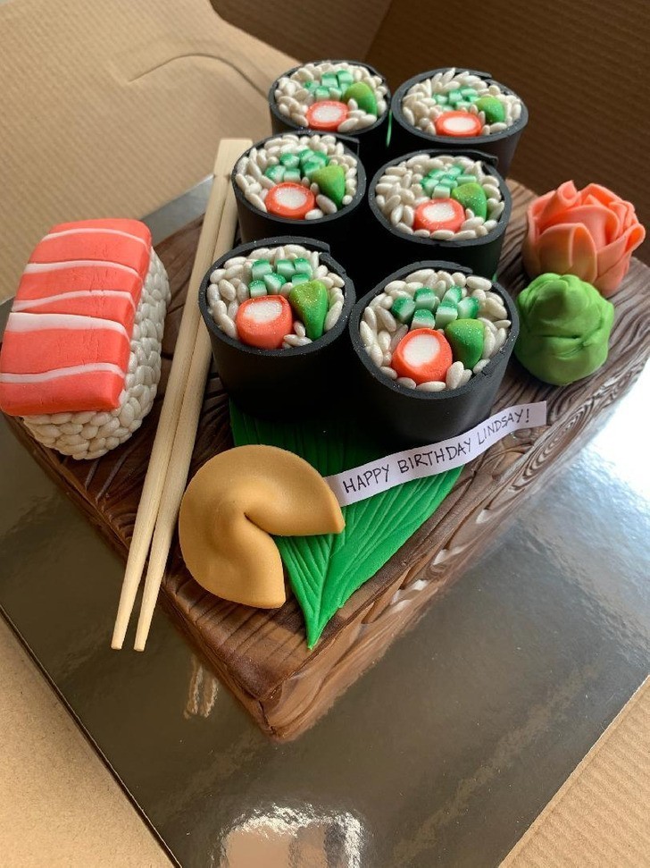 "Robimy z żoną sushi na jej urodziny, więc moja szwagierka przygotowała dla nas to niesamowite ciasto!"