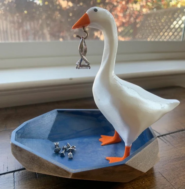 "Narzeczony stworzył ten stojak na biżuterię w drukarce 3D."