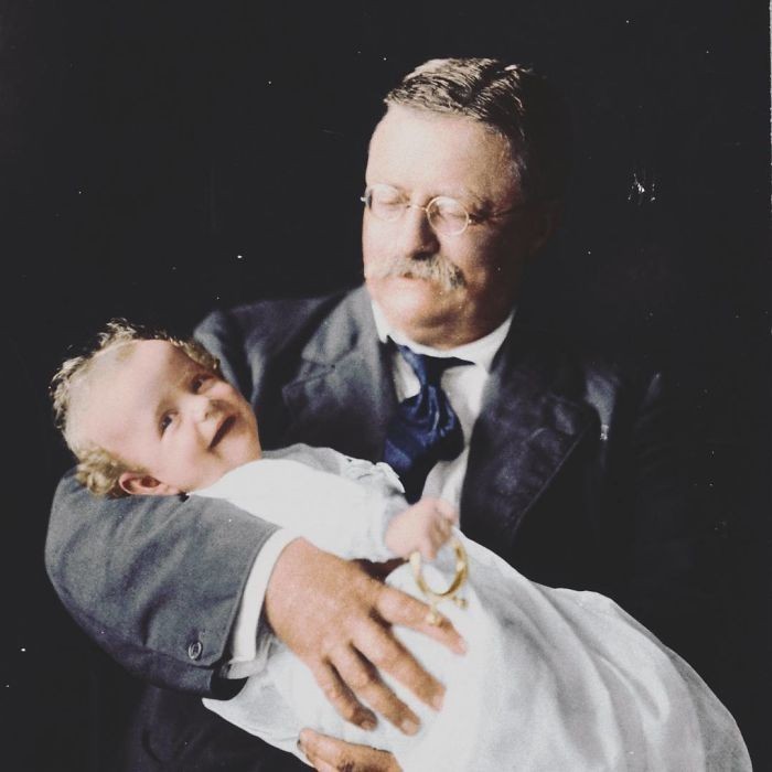 15. Prezydent Theodore Roosevelt trzymający swojego wnuczka, Kermita Roosevelta Jr. - 1916