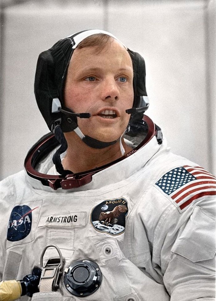 18. Neil Armstrong, pierwszy człowiek, który postawił stopę na księżycu, trenujący do misji Apollo